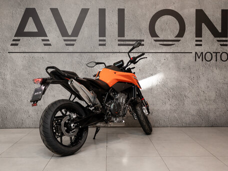 2026 KTM 790 Duke, оранжевый, 1150000 рублей, вид 3