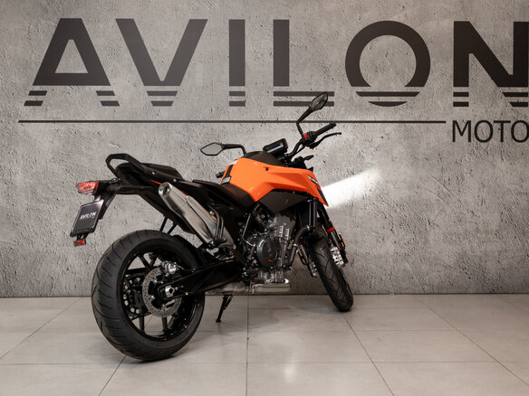2026 KTM 790 Duke, оранжевый, 1150000 рублей - вид 2
