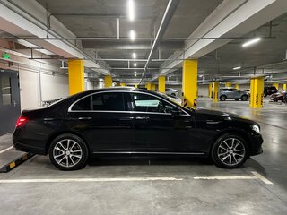 2016 Mercedes-Benz E-Класс 200 V (W213, S213, C238), чёрный, 2590000 рублей, вид 2
