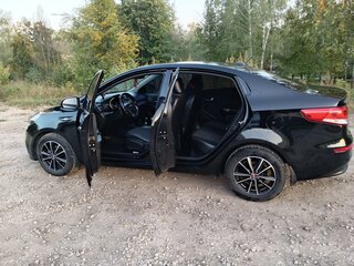 2016 Kia Rio III Рестайлинг, чёрный, 1250000 рублей, вид 5