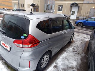 2018 Honda Freed+ II, серебристый, 1500000 рублей, вид 3