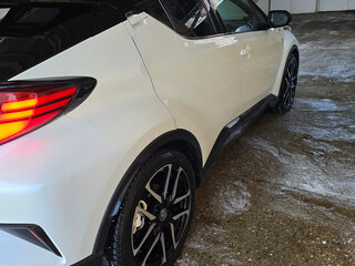2019 Toyota C-HR I Рестайлинг, белый, 2600000 рублей, вид 4