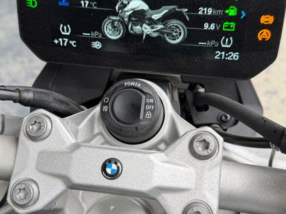 2020 BMW F 900 R, чёрный, 1200000 рублей - вид 14