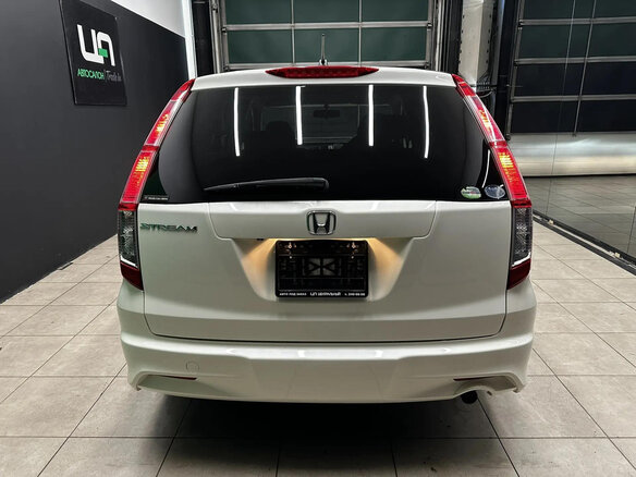 2009 Honda Stream II Рестайлинг, белый, 1290000 рублей - вид 4