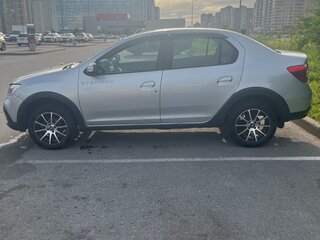 2020 Renault Logan Stepway II Рестайлинг, серебристый, 850000 рублей, вид 2