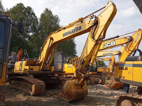 2017 Komatsu PC220-8, жёлтый, 4437000 рублей, вид 2