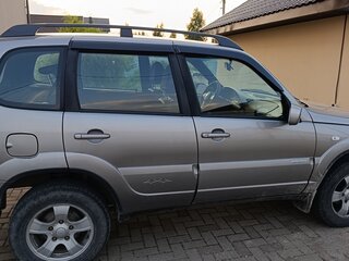 2011 Chevrolet Niva I Рестайлинг, серый, 530000 рублей, вид 3