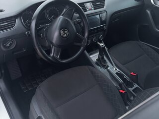 2018 Skoda Octavia III (A7) Рестайлинг, белый, 1400000 рублей, вид 4