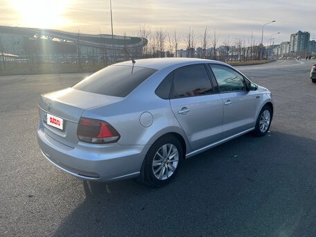 2016 Volkswagen Polo V Рестайлинг, серебристый, 950000 рублей, вид 5