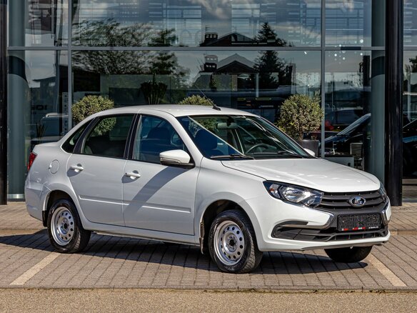 2024 Lada (ВАЗ) Granta I Рестайлинг, белый, 755000 рублей - вид 2