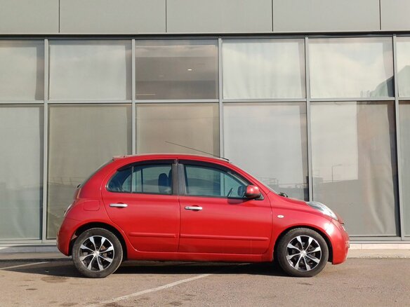 2010 Nissan Micra III (K12), красный - вид 2