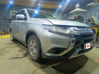 2019 Mitsubishi Outlander III Рестайлинг 3, серебристый, 2000000 рублей, вид 4