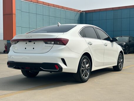 2022 Kia K3 II (China Market) Рестайлинг, белый, 2017000 рублей, вид 5