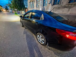 2013 Kia Rio III, чёрный, 600000 рублей, вид 3