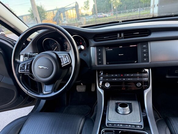 2016 Jaguar XF II, чёрный, 1950000 рублей - вид 10