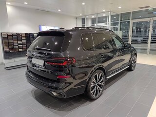 2025 BMW X7 40i I (G07) Рестайлинг, чёрный, 16900000 рублей, вид 5