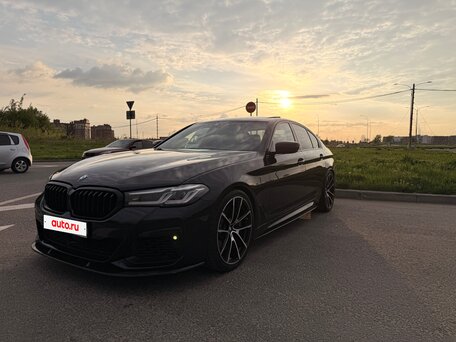 2019 BMW 5 серии 540i xDrive VII (G30/G31/G38), синий, 5000000 рублей, вид 2
