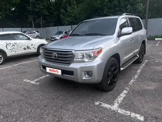 2015 Toyota Land Cruiser 200 Series Рестайлинг 1, серебристый, 4970000 рублей, вид 1