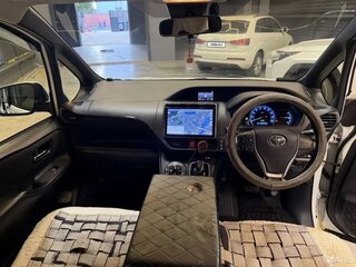 2016 Toyota Voxy III (R80), белый, 1100000 рублей, вид 3