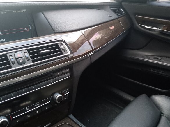 2010 BMW 7 серии Long 750Li xDrive V (F01/F02/F04), чёрный, 1700777 рублей - вид 14