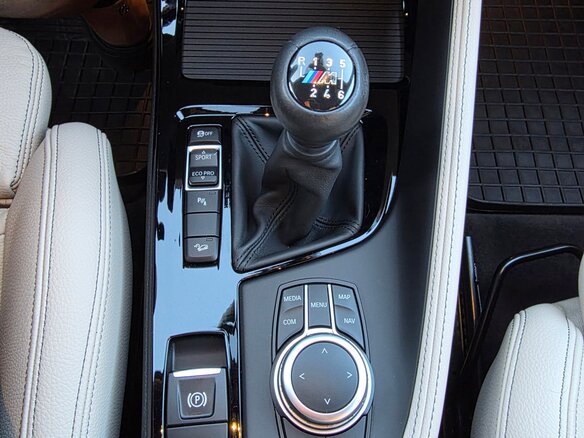 2021 BMW X2 xDrive18d I (F39), красный - вид 10