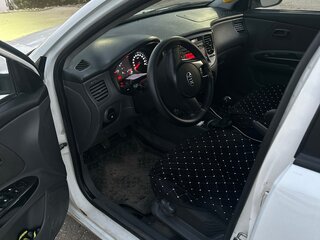 2010 Kia Rio II Рестайлинг, белый, 320000 рублей, вид 2