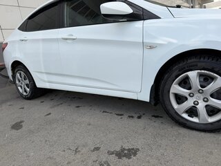 2013 Hyundai Solaris I, белый, 600000 рублей, вид 4