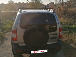 2014 Chevrolet Niva I Рестайлинг, серебристый, 650000 рублей, вид 3