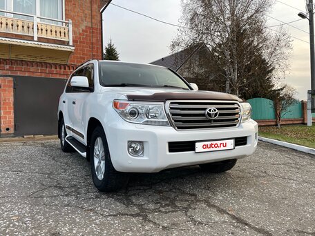 2014 Toyota Land Cruiser 200 Series Рестайлинг 1, белый, 3900000 рублей, вид 2