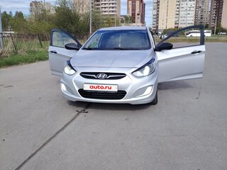 2013 Hyundai Solaris I, серебристый, 950000 рублей, вид 2