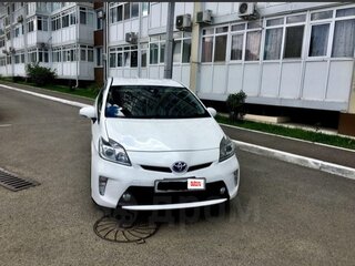 2013 Toyota Prius III Рестайлинг (XW30), белый, 1000000 рублей, вид 5