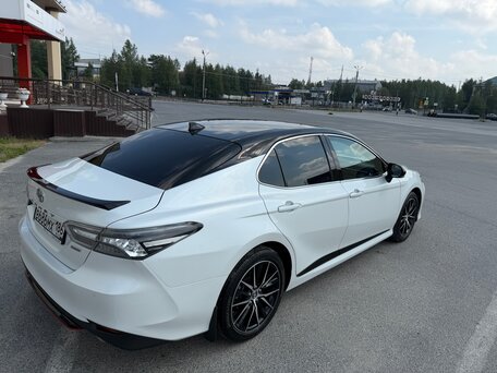 2020 Toyota Camry VIII (XV70), белый, 3000000 рублей, вид 5