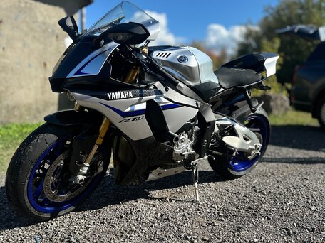 2015 Yamaha YZF-R1, серебристый, 1749999 рублей, вид 5