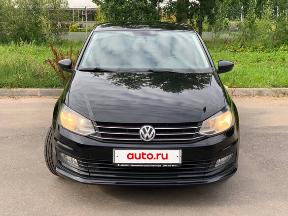 2018 Volkswagen Polo V Рестайлинг, чёрный, 1340000 рублей - вид 2