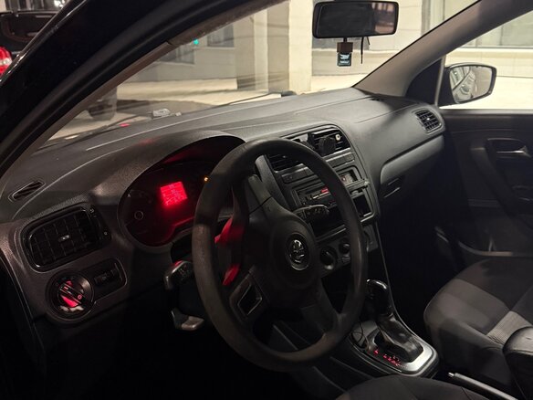 2011 Volkswagen Polo V, чёрный, 530000 рублей - вид 1