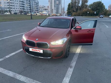 2020 BMW X2 sDrive18i I (F39), красный, 2900000 рублей, вид 3