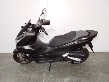 2025 Honda PCX 160, чёрный, 399000 рублей, вид 1