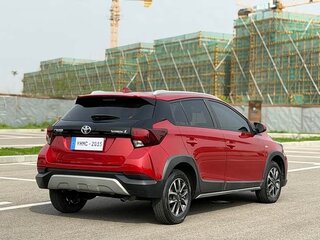 2022 Toyota Yaris L X XP150 Рестайлинг, красный, 1115000 рублей, вид 5