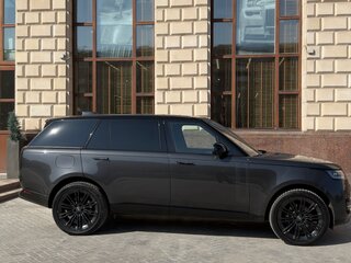 2022 Land Rover Range Rover P400 MHEV Long V, серый, 14700000 рублей, вид 3