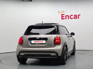 2023 Mini Hatch Cooper III (F55/F56) Рестайлинг 2, бежевый, 1980000 рублей, вид 4
