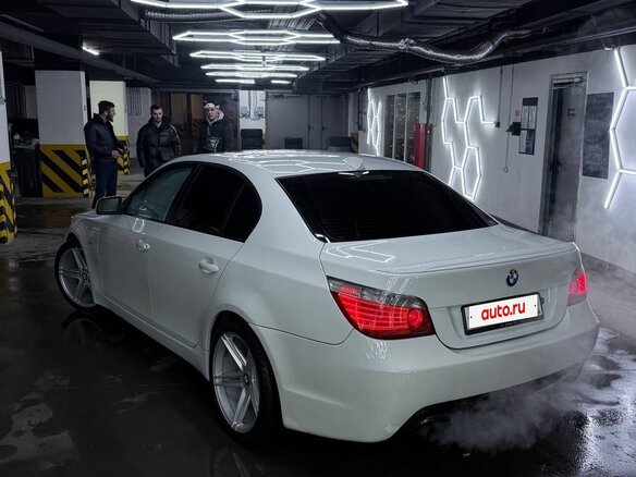 2008 BMW 5 серии 528i V (E60/E61) Рестайлинг, белый, 1500000 рублей - вид 2