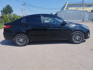 2013 Kia Rio 5-speed III, чёрный, 880000 рублей, вид 3