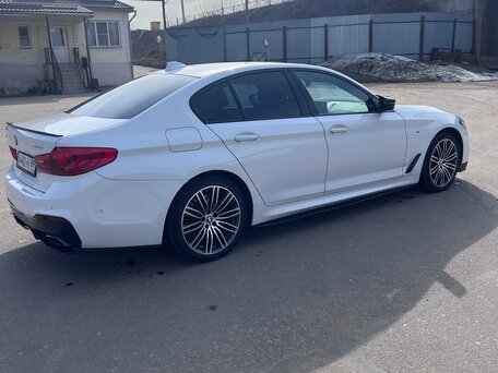 2019 BMW 5 серии 530d xDrive VII (G30/G31/G38), белый, 4150000 рублей, вид 4