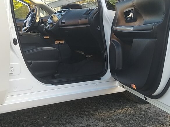 2019 Toyota Prius v (+) I Рестайлинг (ZVW40/41), белый, 2490000 рублей - вид 22