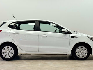 2016 Kia Rio III Рестайлинг, белый, 1150000 рублей, вид 5