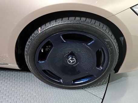 2026 Mercedes-Benz Maybach S-Класс 680 II (Z223), коричневый, 39991000 рублей, вид 4