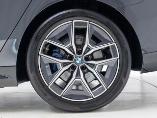 2025 BMW 5 серии 520i VIII (G60/G61/G68), серый, 6300000 рублей, вид 5