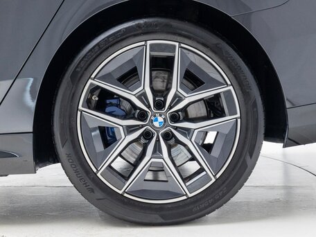 2025 BMW 5 серии 520i VIII (G60/G61/G68), серый, 6300000 рублей, вид 5