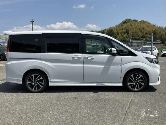 2021 Honda Stepwgn Spada V Рестайлинг, белый - вид 4