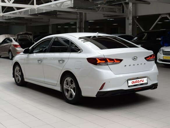 2018 Hyundai Sonata VII (LF) Рестайлинг, белый, 1720000 рублей - вид 4